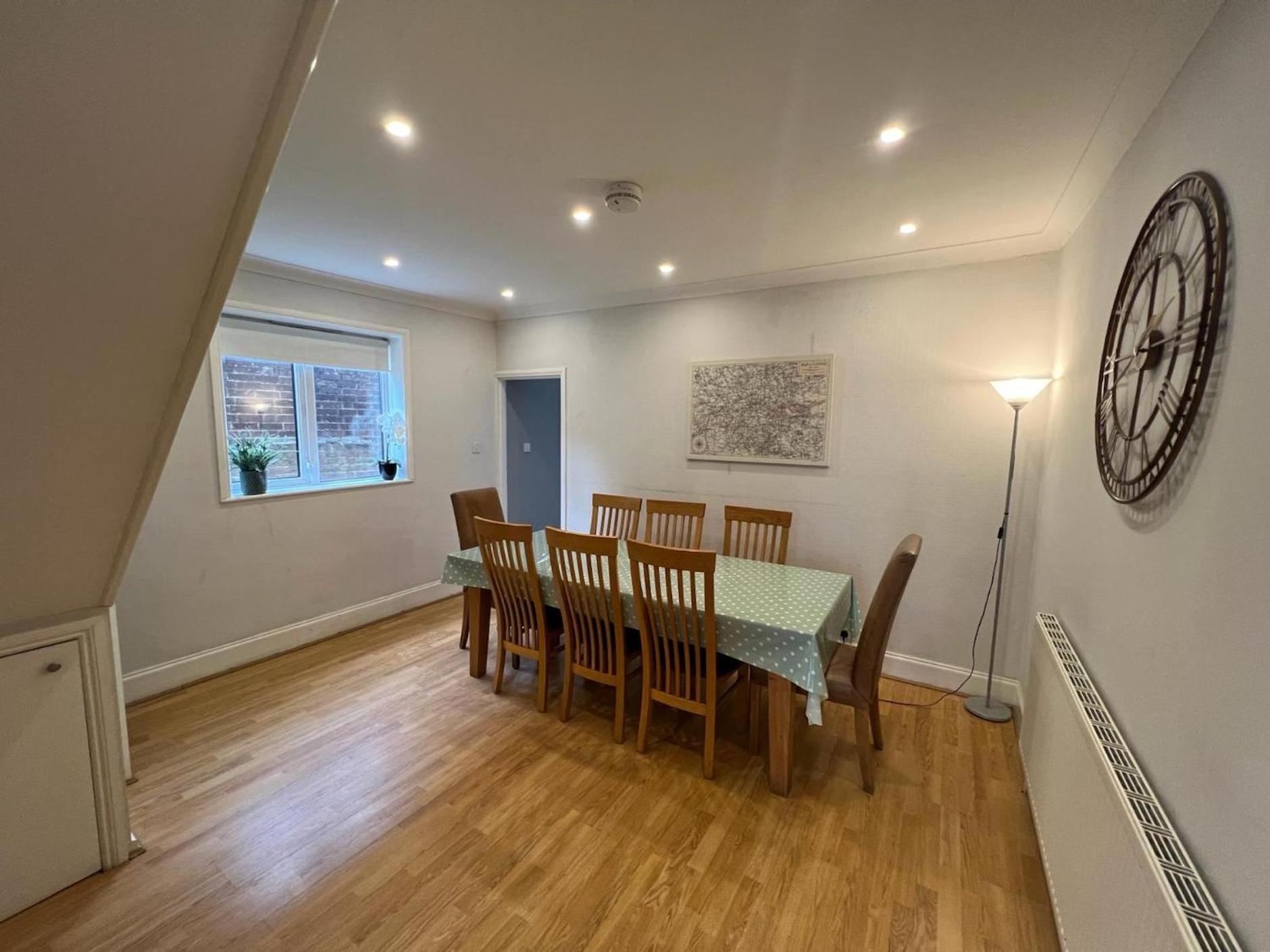 Great 4 Bedroom House - Great Location - Garden - Parking - Fast Wifi - Smart Tv - Newly Decorated - Sleeps Up To 8! Only 10 Mins Drive To Sandbanks Beach! Close To Poole & Bournemouth Extérieur photo
