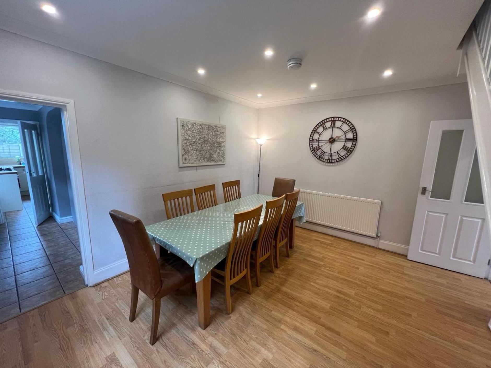 Great 4 Bedroom House - Great Location - Garden - Parking - Fast Wifi - Smart Tv - Newly Decorated - Sleeps Up To 8! Only 10 Mins Drive To Sandbanks Beach! Close To Poole & Bournemouth Extérieur photo